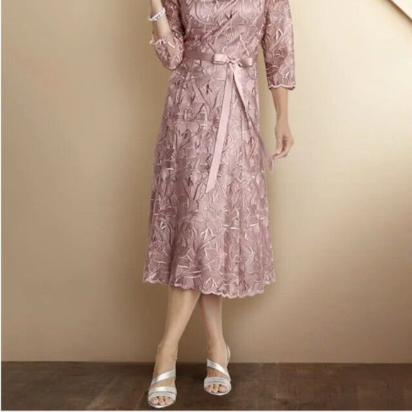 Brand New A-Line Mother of the Bride Dress Elegant Jewel Neck Tea Length Lace - Picture 2 of 6